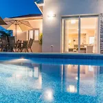 Nicolle Only 50meters From The - By Ta Leut Agency *