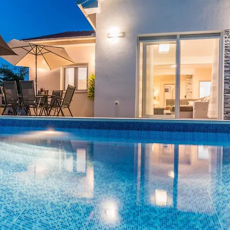 Nicolle Only 50meters From The - By Ta Leut Agency *