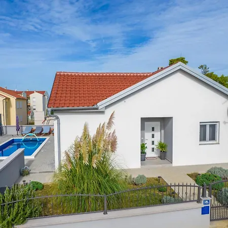 Nicolle Only 50meters From The - By Ta Leut Agency *