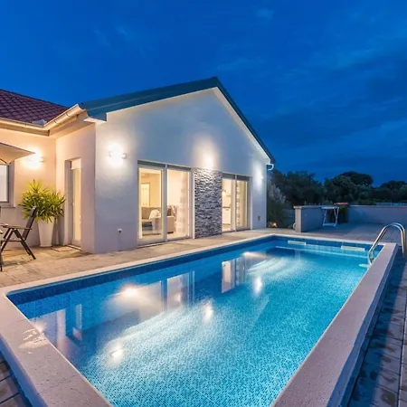 Nicolle Only 50meters From The - By Ta Leut Agency וילה