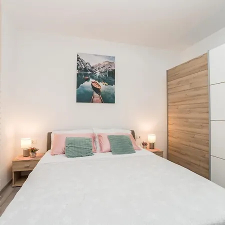 Nicolle Only 50meters From The - By Ta Leut Agency *