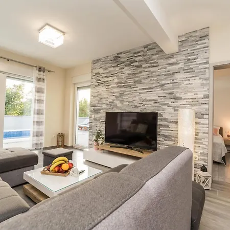 Nicolle Only 50meters From The - By Ta Leut Agency