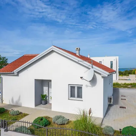 Nicolle Only 50meters From The - By Ta Leut Agency וילה
