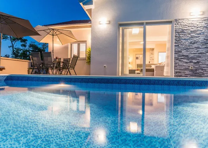 Nicolle Only 50meters From The - By Ta Leut Agency *