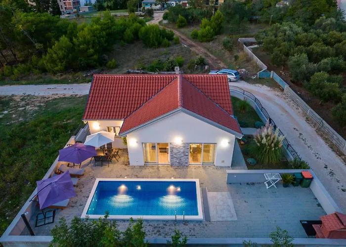 Villa Nicolle Only 50meters From The - By Ta Leut Agency *