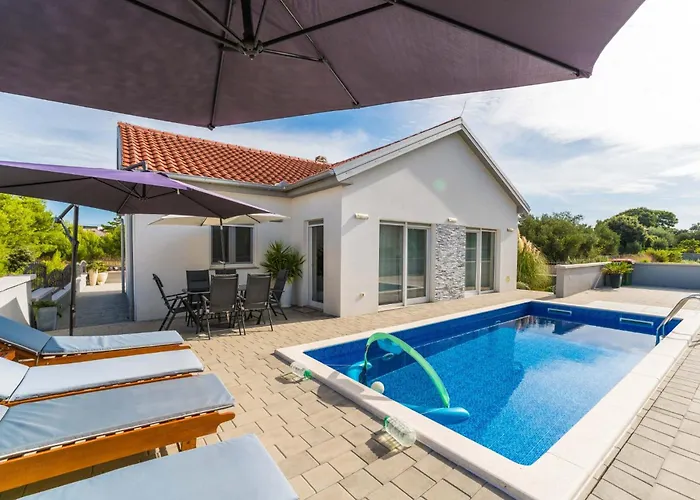 Villa Nicolle Only 50meters From The - By Ta Leut Agency *