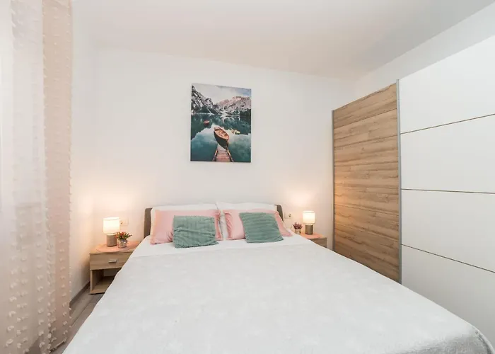 Nicolle Only 50meters From The - By Ta Leut Agency *