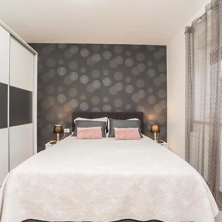 Nicolle Only 50meters From The - By Ta Leut Agency Privlaka (Zadar)