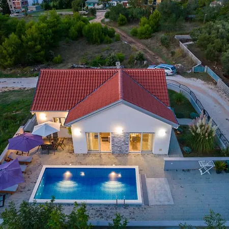 Βίλα Nicolle Only 50meters From The - By Ta Leut Agency *