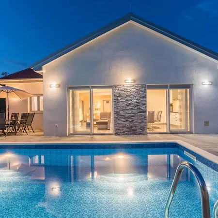 Nicolle Only 50meters From The - By Ta Leut Agency * Privlaka (Zadar)