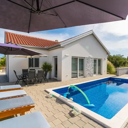 Βίλα Nicolle Only 50meters From The - By Ta Leut Agency *