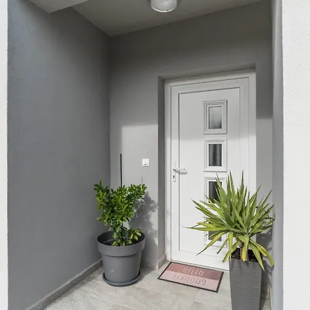 Βίλα Nicolle Only 50meters From The - By Ta Leut Agency