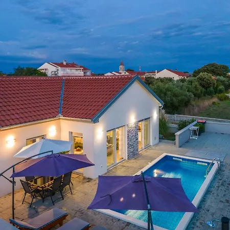 Βίλα Nicolle Only 50meters From The - By Ta Leut Agency *