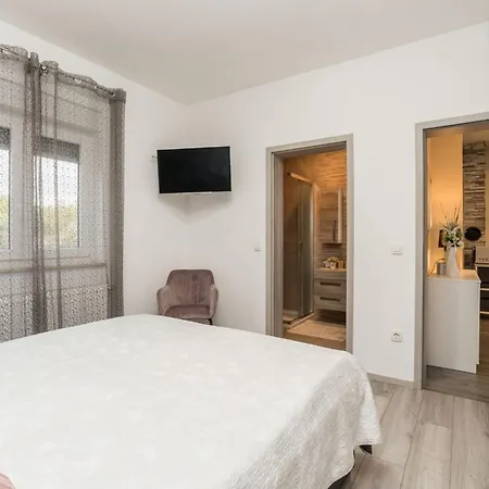 Βίλα Nicolle Only 50meters From The - By Ta Leut Agency