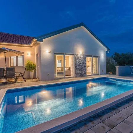 Nicolle Only 50meters From The - By Ta Leut Agency Privlaka (Zadar)
