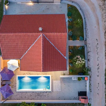 Βίλα Nicolle Only 50meters From The - By Ta Leut Agency *