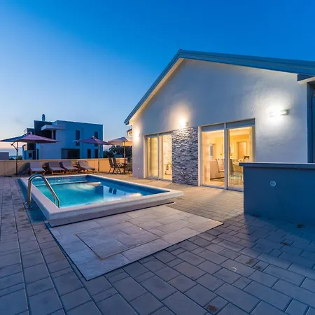 Nicolle Only 50meters From The - By Ta Leut Agency Villa *