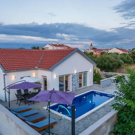 Βίλα Nicolle Only 50meters From The - By Ta Leut Agency *