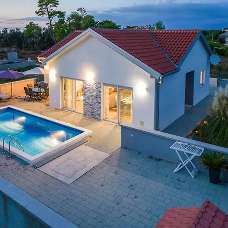 Nicolle Only 50meters From The - By Ta Leut Agency Βίλα