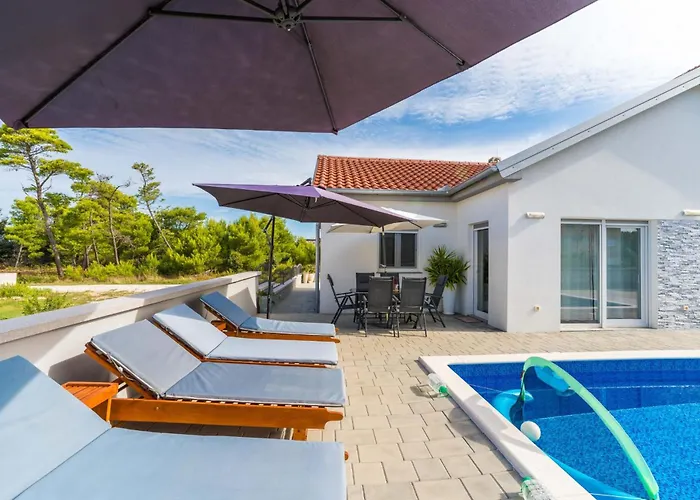 Nicolle Only 50meters From The - By Ta Leut Agency *