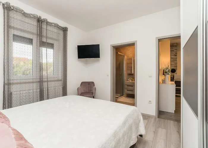 Βίλα Nicolle Only 50meters From The - By Ta Leut Agency